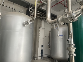 永康研究院不銹鋼儲氣罐現(xiàn)場安裝 (4)