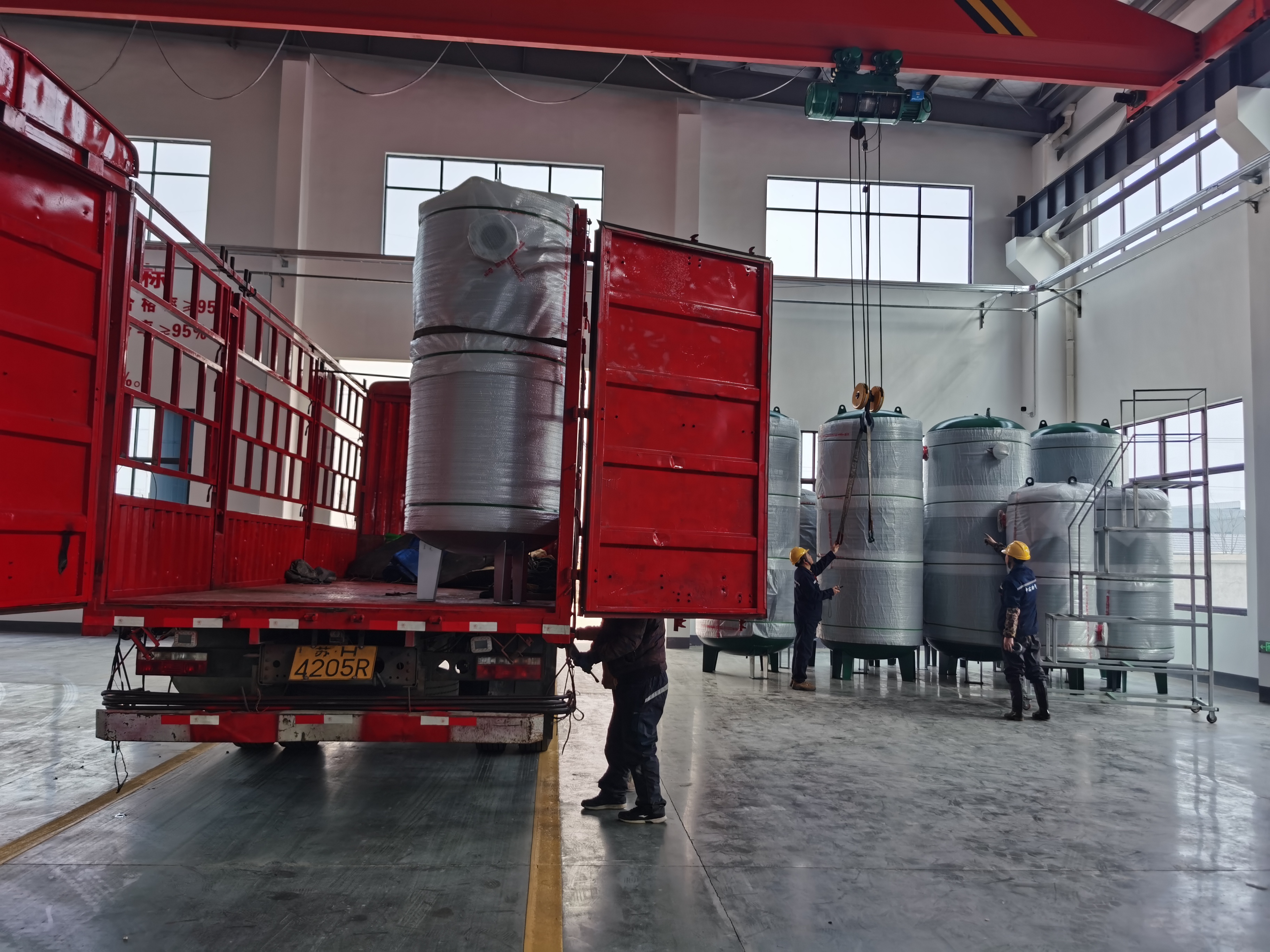 申容儲氣罐出貨現場